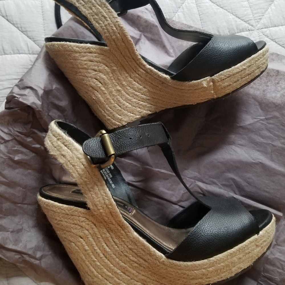 Shoes - Picture 2 of 3